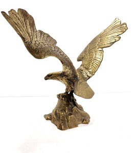 lot 200 image: Large Vintage Solid Brass Eagle Statue