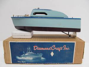 lot 164 image: Excellent Vintage 1960s era Diamond Craft Motorized Wooden Toy Boat 