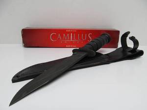 lot 236 image: CAMILLUS Marine Corps Fighting Knife