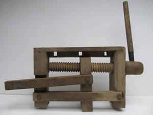 lot 242 image: Large Primitive Antique Wooden Vise Tool