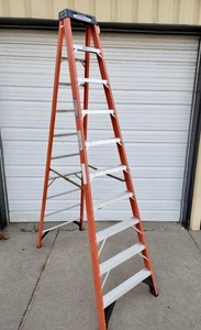 lot 6 image: Large Excellent Condition WERNER Fiberglass 10 Ladder
