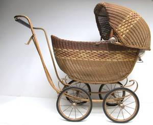 lot 286 image: Excellent Larger Size Antique Doll Carriage by Lloyd Loom