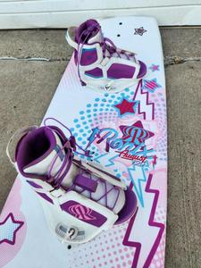 lot 370 image: Like New RONIX Girls Wakeboard