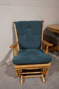 lot 4 image: glider rocker