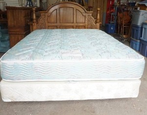 lot 9 image: queen bed frame and headboard