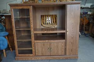 lot 14 image: entertainment cabinet