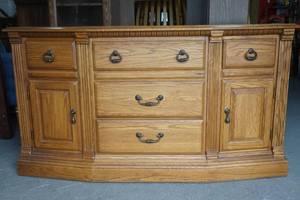 lot 15 image: 2 piece hutch
