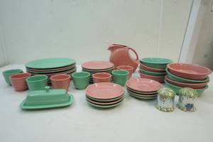 lot 18 image: Fiesta Ware