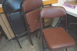 lot 36 image: Folding chairs