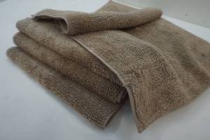 lot 48 image: Lot of 4 cotton rugs