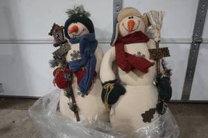 lot 56 image: stuffed winter decor