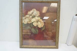 lot 55 image: Floral home decor picture