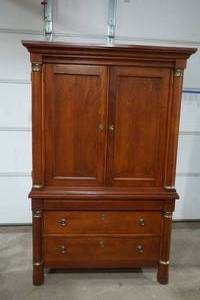 lot 68 image: armoire