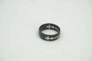lot 81 image: Mens ring