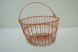 lot 98 image: Wire egg basket