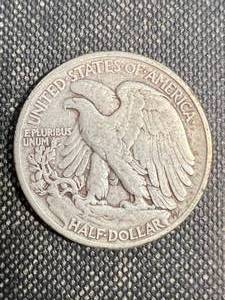 1944 US WALKING LIBERTY HALF DOLLAR
