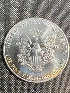 1988 AMERICAN SILVER EAGLE 1 TROY OZ .999 FINE SILVER