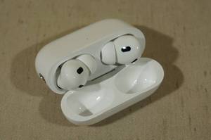 lot 4 image: Apple Airpod Pro 2nd Generation with MagSafe Charging Case