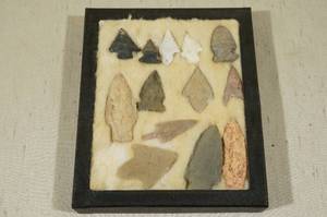 lot 19 image: Assorted Native American Arrowheads