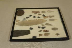 lot 24 image: Native American Arrowheads and Artifacts