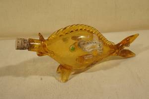 lot 45 image: Mid Century Modern Ovierto Amber Crackle Glass Fish Decanter
