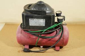 lot 181 image: Tool Shop 2 Gallon Air Compressor