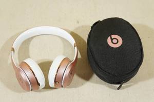 lot 186 image: Beats Solo3 Wireless On-Ear Headphones -Rose Gold