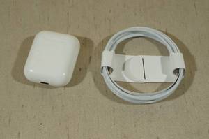 lot 208 image: Apple Airpods with Lightning Charge Case
