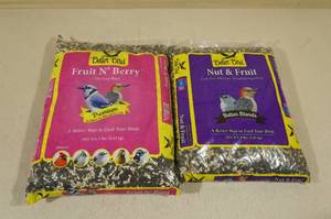 lot 212 image: Bird Seed -5lbs Fruit N Berry & 4lbs Nut & Fruit