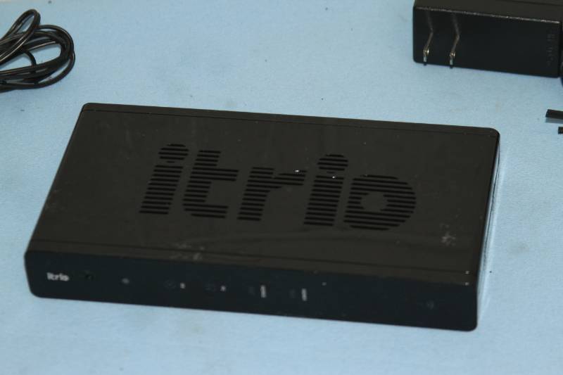 lot 86 image: Lot of 2 - iTrio 100W Full HD Wireless Multimedia Connectors