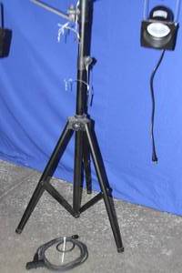 lot 16 image: Chauvet DJ Telescoping Lightweight Portable Light Stand System