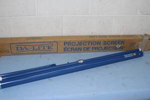 lot 33 image: VIntage Da-Lite Flyer Video Projector  Projection Screen with Original Box
