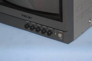 lot 45 image: PARTS  REPAIR - Sony PVM-8040 CRT Tube 8 Portable Color Video Monitor