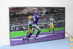 lot 6 image: Samsung 55 Ultra-High Definition UHD 4K Flat SMART TV  Television  Display - Series 7 Model UNKU7000F