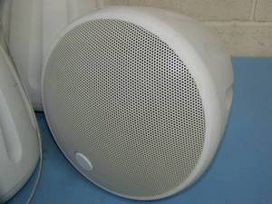 lot 106 image: Lot of 4 - SoundTube Sound Tube RS500i Hanging  Pendant Style Pro Audio Speakers with BroadBeam Tweeters - WHITE