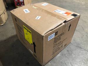lot 32 image: Vissani 10,000 BTU 115-Volt Window Air Conditioner for 450 sq. ft. Rooms in White  Customer Returns See Picture