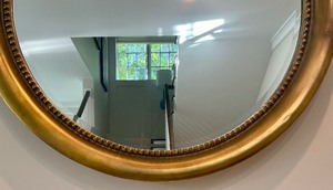 lot 10 image: Large Circular Gilded Wall Mirror