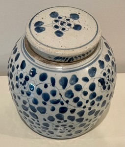 lot 32 image: Decorative Blue and White Ginger Jar