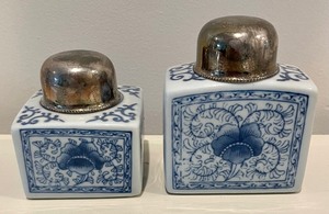 lot 45A image: Pair of Decorative Blue and White Covered Jars