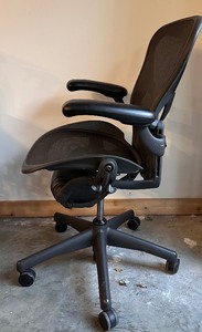 lot 60 image: Herman Miller Office Chair