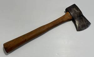 lot 9 image: Vintage 1940s Military Issue Hatchet Market US