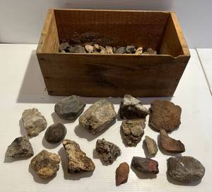 lot 128 image: Vintage Snowboy Crate With Misc. Rocks From Rocky Mountains