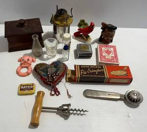 lot 153 image: Group Of Misc. Vintage Items