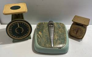 lot 225 image: Three Vintage Scales Including Montgomery Wards And More