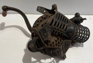 lot 246 image: Antique Black Hawk Cast Iron Corn Sheller #9