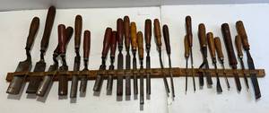 lot 283 image: Large Set Of Buck Brothers Wood Chisels