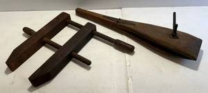 lot 286 image: Antique Wooden Boat Clamp & Wooden Clamp