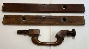 lot 293 image: Vintage Brass & Wood Drill Brace And Two Vintage  Stanley Wood Levels