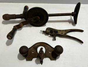lot 299 image: Group Of Misc. Antique Tools Including Stanley No. 71 12  Router Plane Type One Ca. 1901