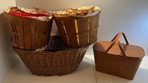 lot 308 image: Group Of Misc. Vintage Baskets Including (REMAN PICNIC BASKET) And More